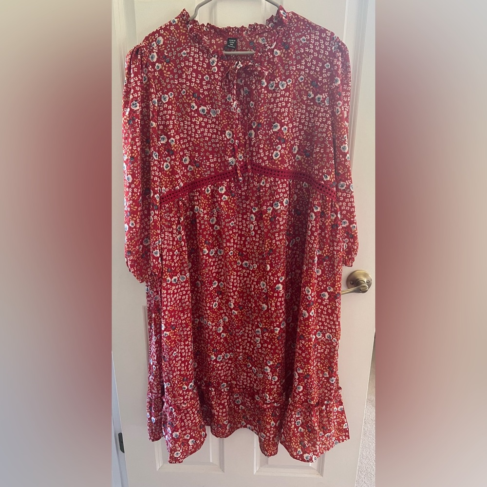 EMERY ROSE Plus Ditsy Floral Print Tie Neck Ruffle Hem Smock Dress